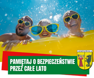 Uśmiechnięte twarze 3 osób w dużych okularach. Na zielonym pasku napis: Pamiętaj o bezpieczeństwie podczas wakacji